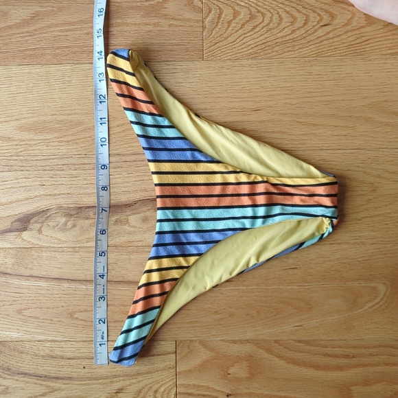 Hurley. Light Sunflower Striped Cheeky Bikini Bottom. Size Small. - Picture 8 of 9